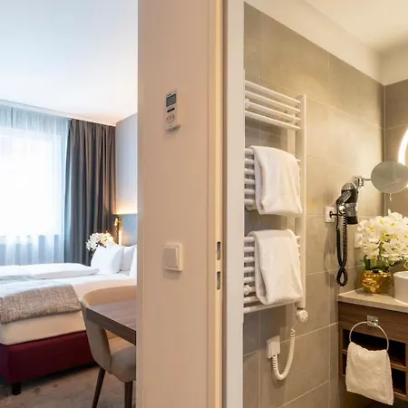 Hotel Plaza Premium 4*