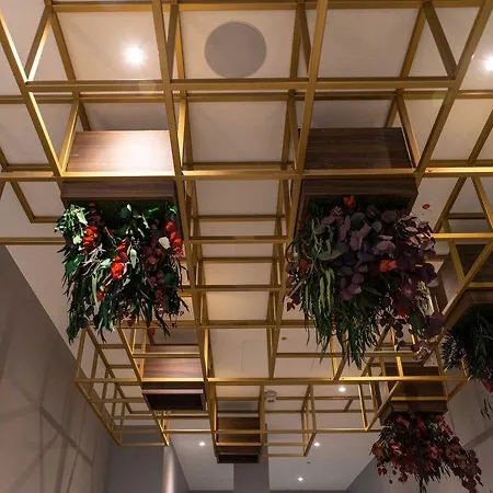 Plaza Premium 4* Münih