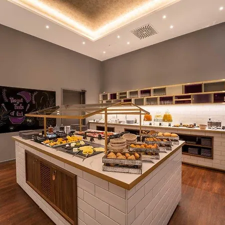 Plaza Premium 4* Munich