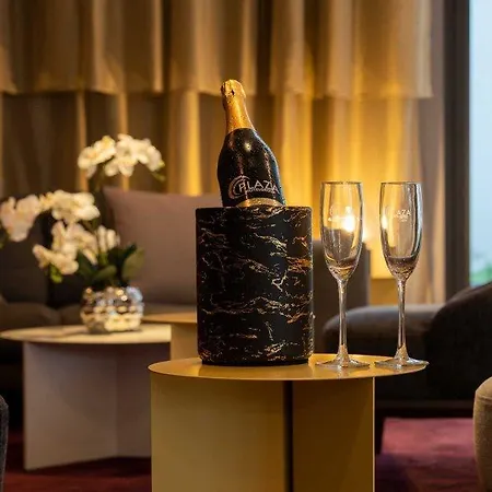 Hotel Plaza Premium 4*
