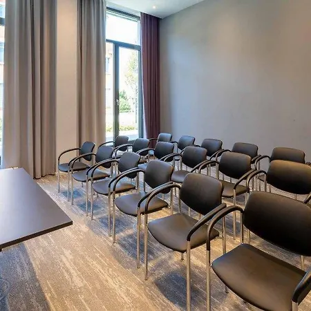 Plaza Premium 4* Münih