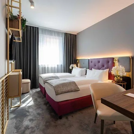 Plaza Premium Hotel 4*