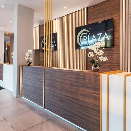 Plaza Premium 4* Münih