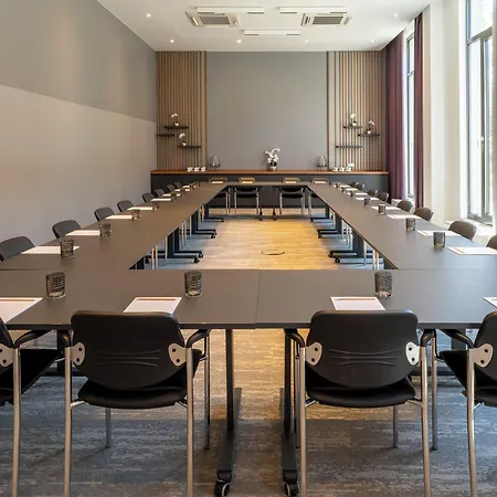 Plaza Premium 4* Münih