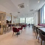 Plaza Premium Hotell 4*