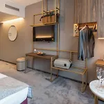 Plaza Premium 4*
