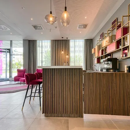 Plaza Premium Отель 4*