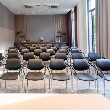 Plaza Premium Отель