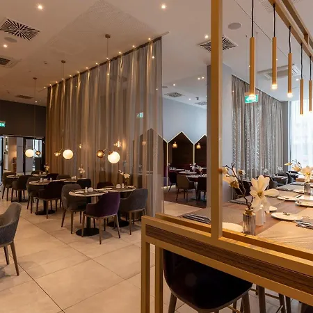 Отель Plaza Premium