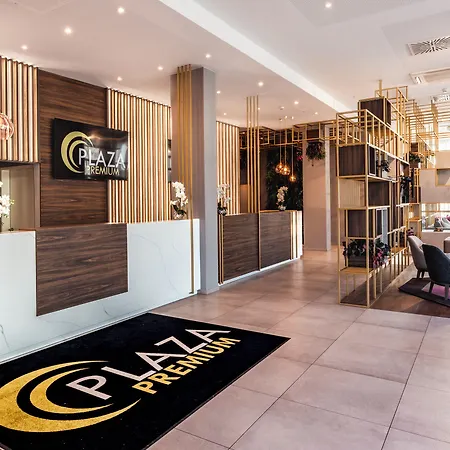 Plaza Premium Отель 4*