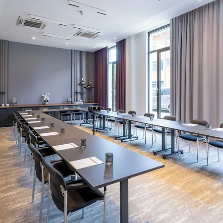Plaza Premium Отель 4*