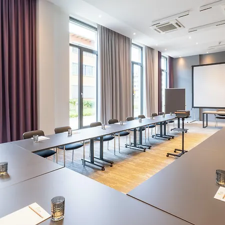 Plaza Premium Hotel 4*