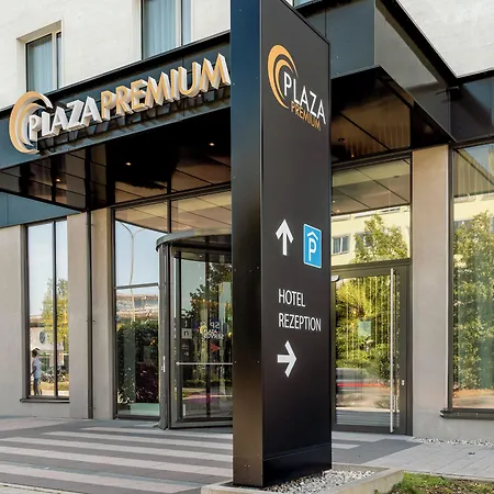 Plaza Premium 4*