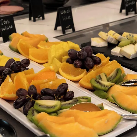 Plaza Premium 4*