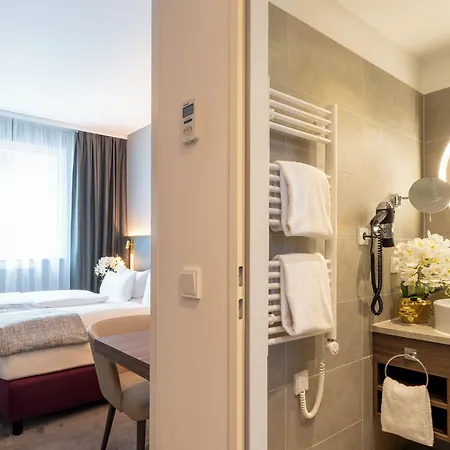 Отель Plaza Premium