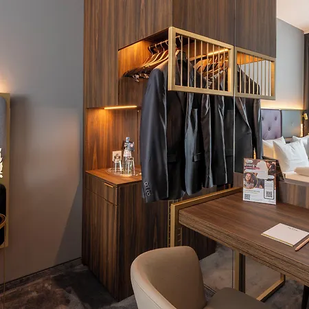 Отель Plaza Premium 4*