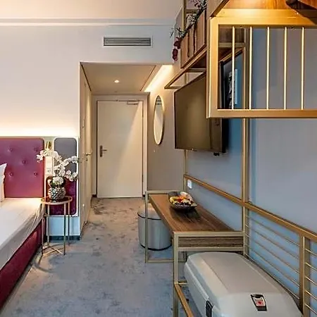 Plaza Premium 4* Mnichov