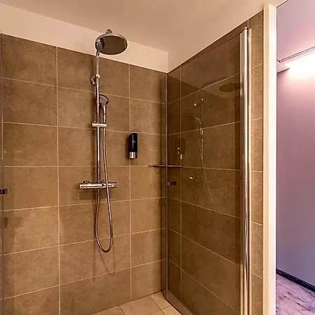 Plaza Premium Hotel 4*