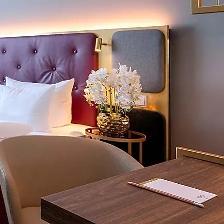 Plaza Premium 4* Mnichov