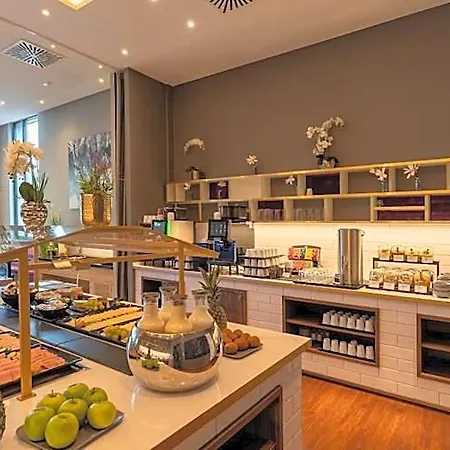 Hotel Plaza Premium 4*