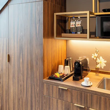 Plaza Premium Hotel
