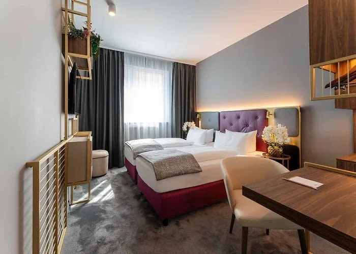 Plaza Premium Hotel 4*