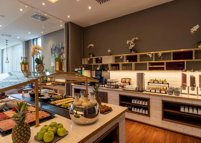 Plaza Premium Hotel 4*