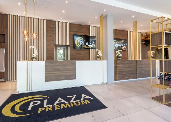 Plaza Premium Hotel 4*