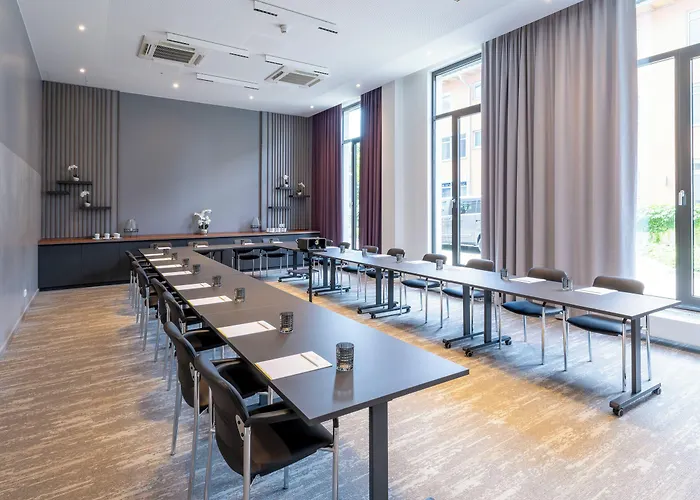 Plaza Premium Hotel 4*