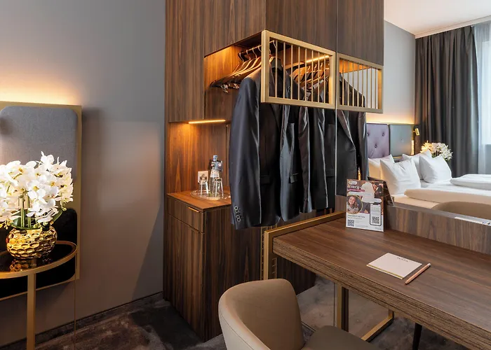 Hotel Plaza Premium 4*