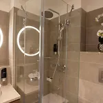 Plaza Premium 4*