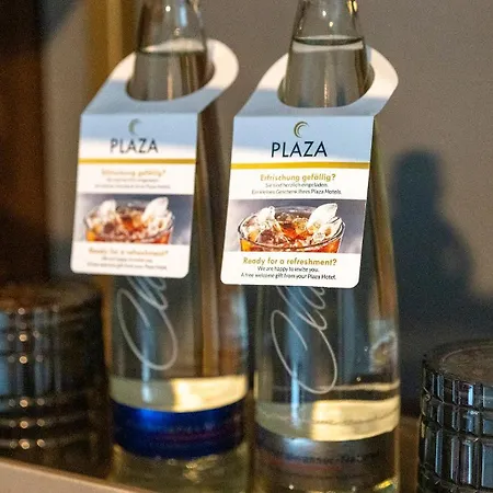 Plaza Premium Hotell