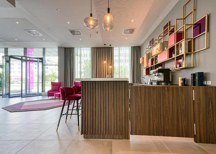 Plaza Premium Hotell 4*