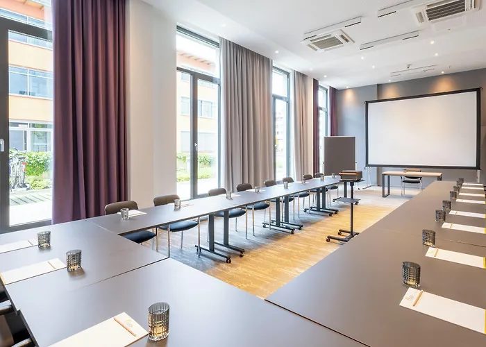 Plaza Premium Hotell 4*